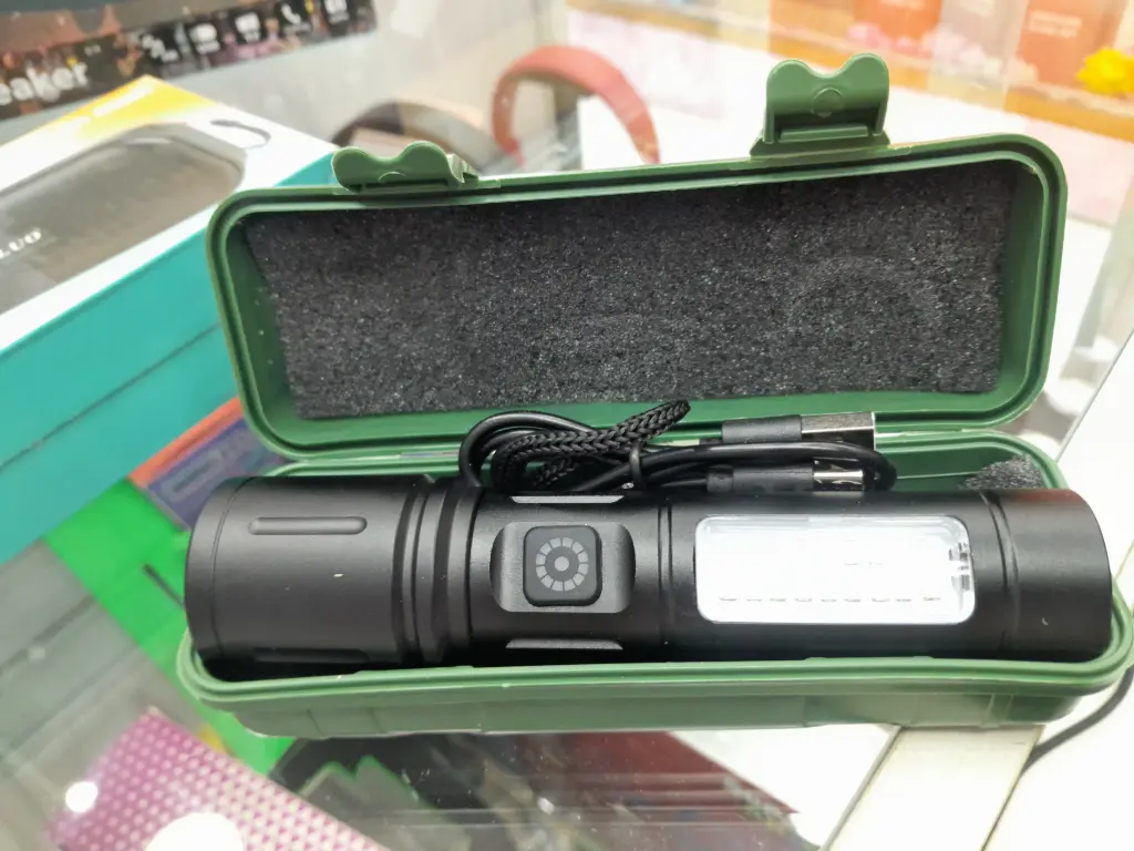 LU-325 LINTERNA RECARGABLE